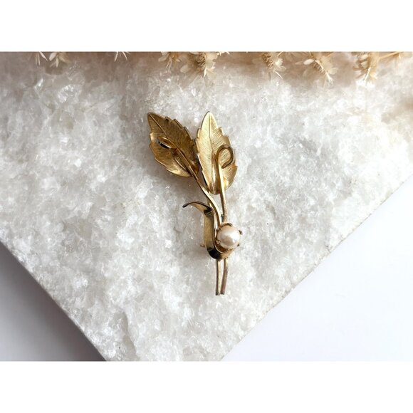Gold Toned Textured Leaf Shaped Art Noveau Inspired Vintage Floral Brooch - Picture 9 of 9